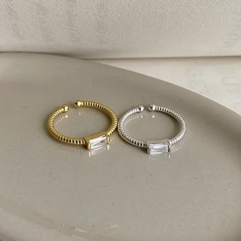 Damen Offener Ring mit elegantem, geometrischem Design und funkelndem Stein Shop Nory