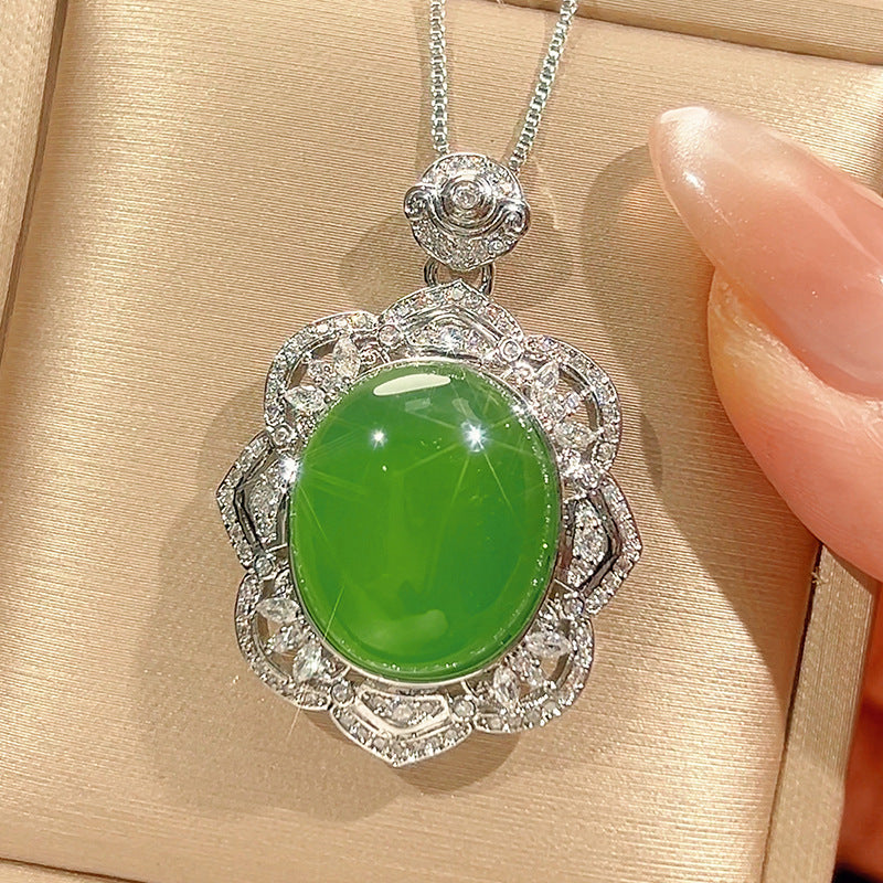 Jadeite oval halo Anhänger necklace mit Sterling Silber Kette