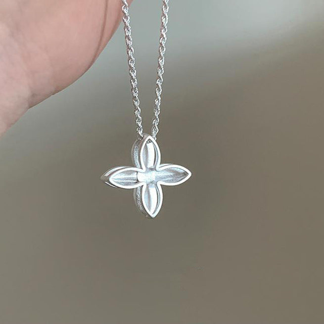 Damen Halskette mit elegantem, floralen Anhänger und feiner Gliederkette Shop Nory