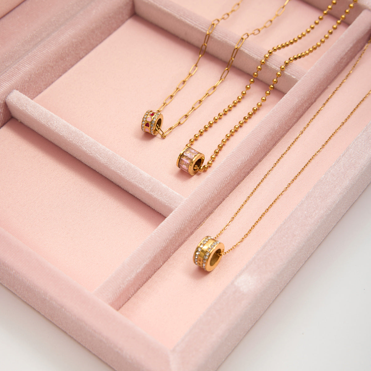 Damen Halskette mit floralen Anhängern und Zirkonia Shop Nory
