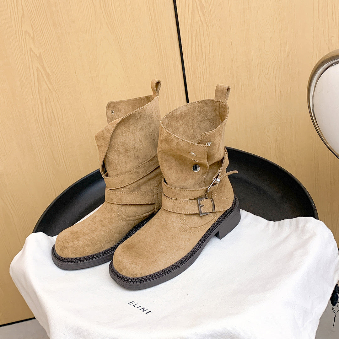 Damen Kurzschaft-Bikerboot aus Wildleder mit verstellbaren Schnallen und markantem Blockabsatz Shop Nory