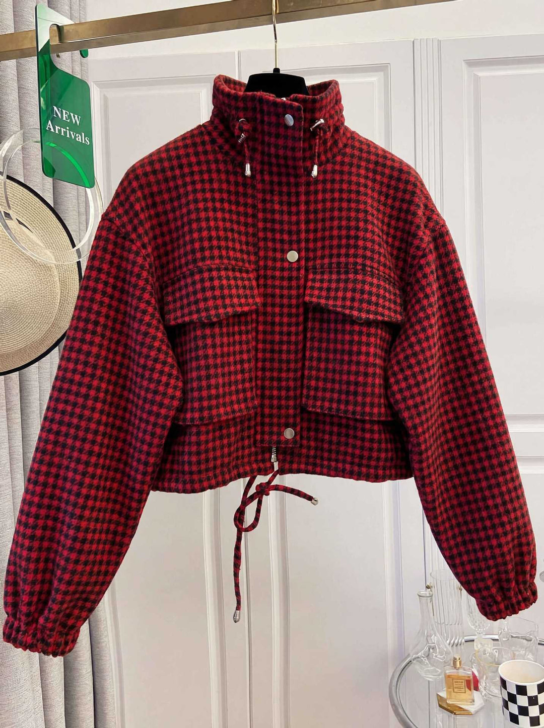 Damen Karo-Cropped-Jacke mit Stehkragen, Tunnelzug und elastischen Bündchen Shop Nory