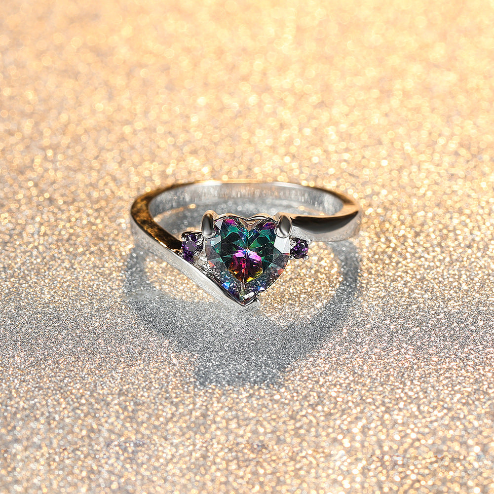 Damen Ring mit funkelndem Herzdesign und farbenfrohen Kristallen Shop Nory