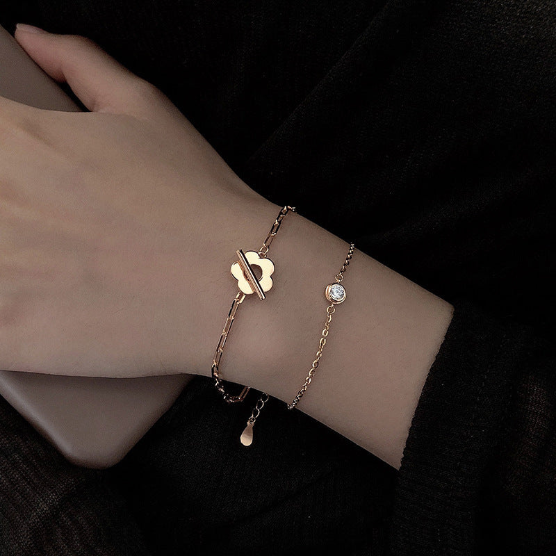 Damen Armband mit floralen Motiven und funkelnden Zirkonia-Elementen Shop Nory