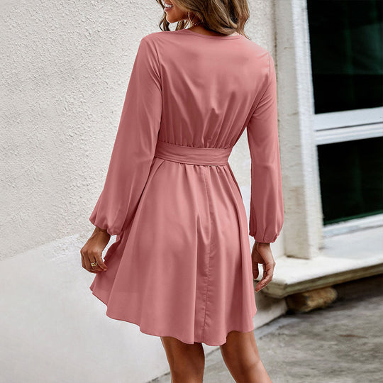 Damen gerafftes Wickel-Minikleid mit Stufenrock Bindegürtel und Volantdetails Shop Nory