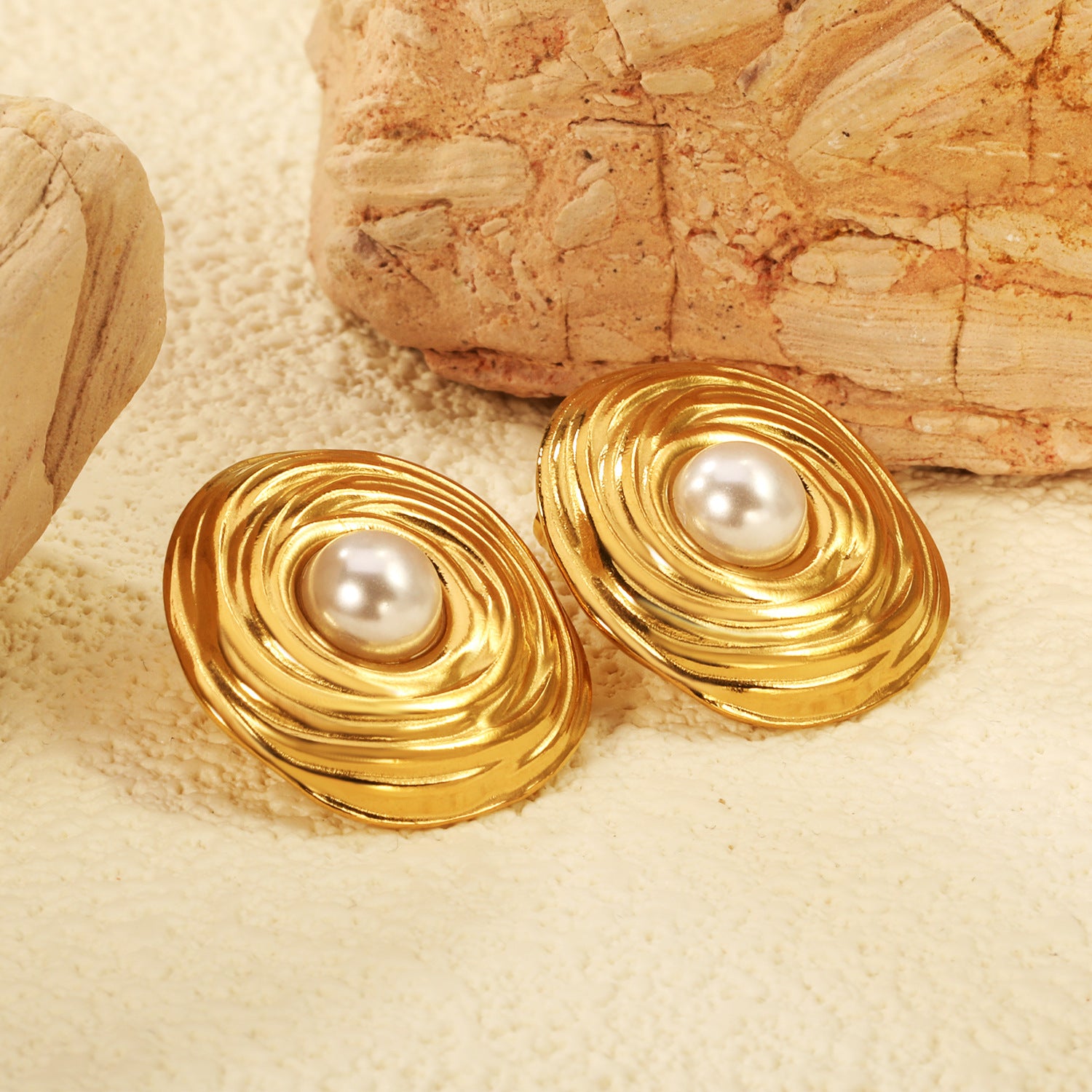 Damen Ohrstecker mit elegantem Muschel-Design und hochwertiger Perle Shop Nory