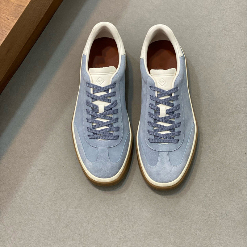 Damen Sneaker aus weichem Wildleder mit raffiniertem Schnürsystem