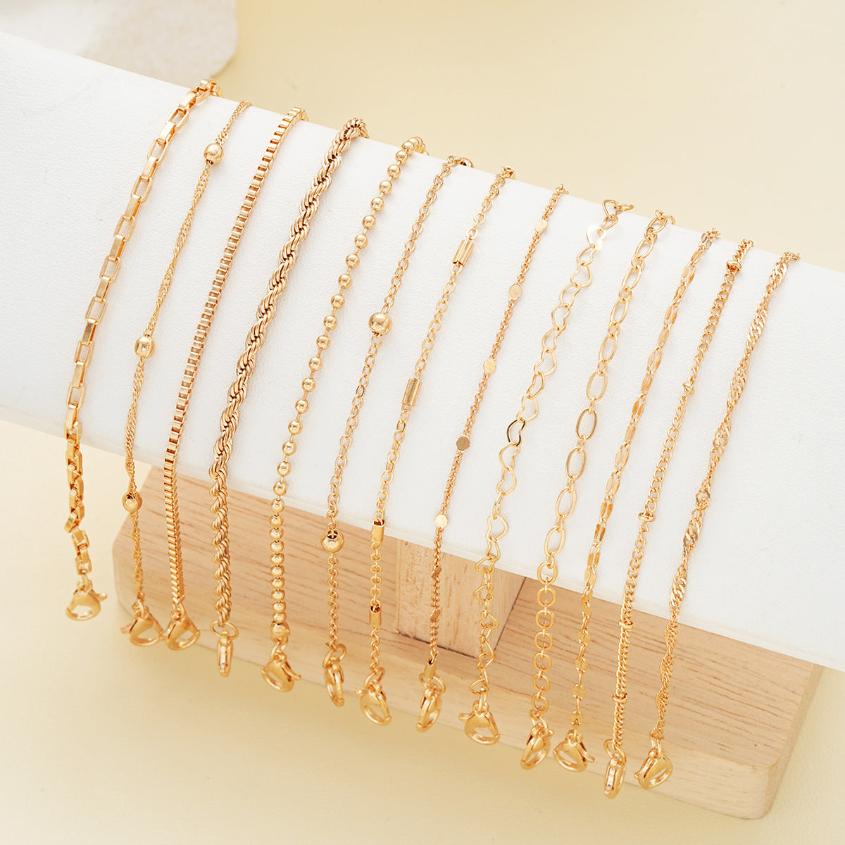 Damen Armband-Kollektion mit zarten und filigranen Kettendesigns Shop Nory