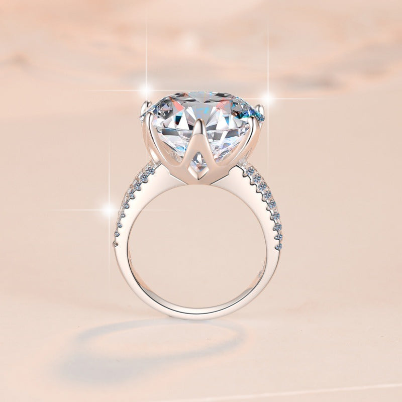 Damenring mit glitzerndem Hauptstein und kunstvollem Zirkonia-Besatz Shop Nory