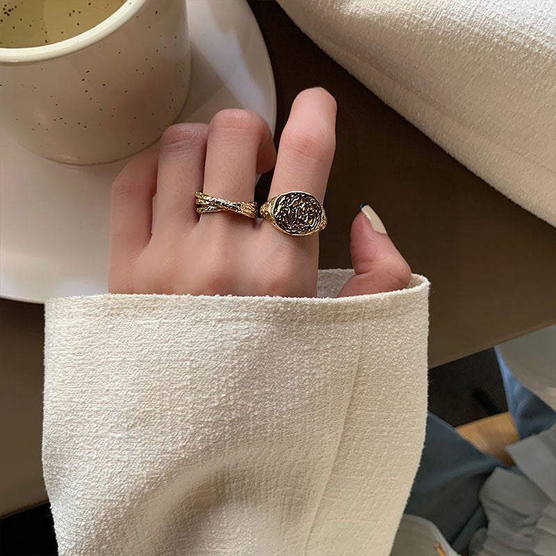 Damen eleganter Ring mit bewegtem Wellenmuster und funkelnden Akzenten Shop Nory