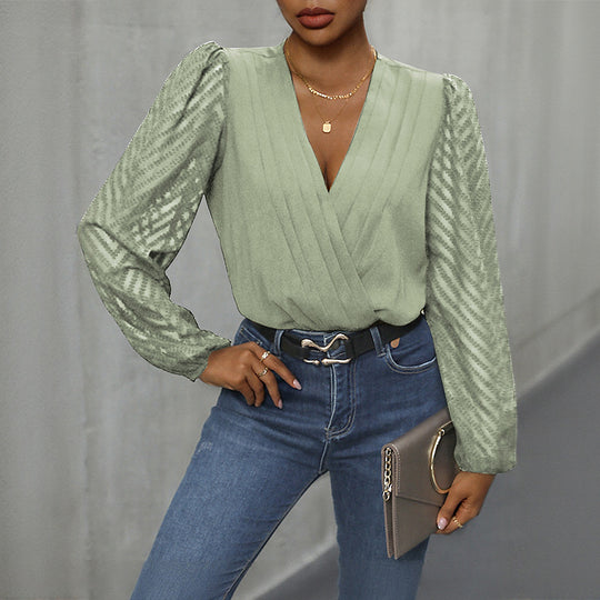 Damen V-Ausschnitt Bluse mit dekorativer Faltenpasse und transparenten Chevron-Ärmeln Shop Nory
