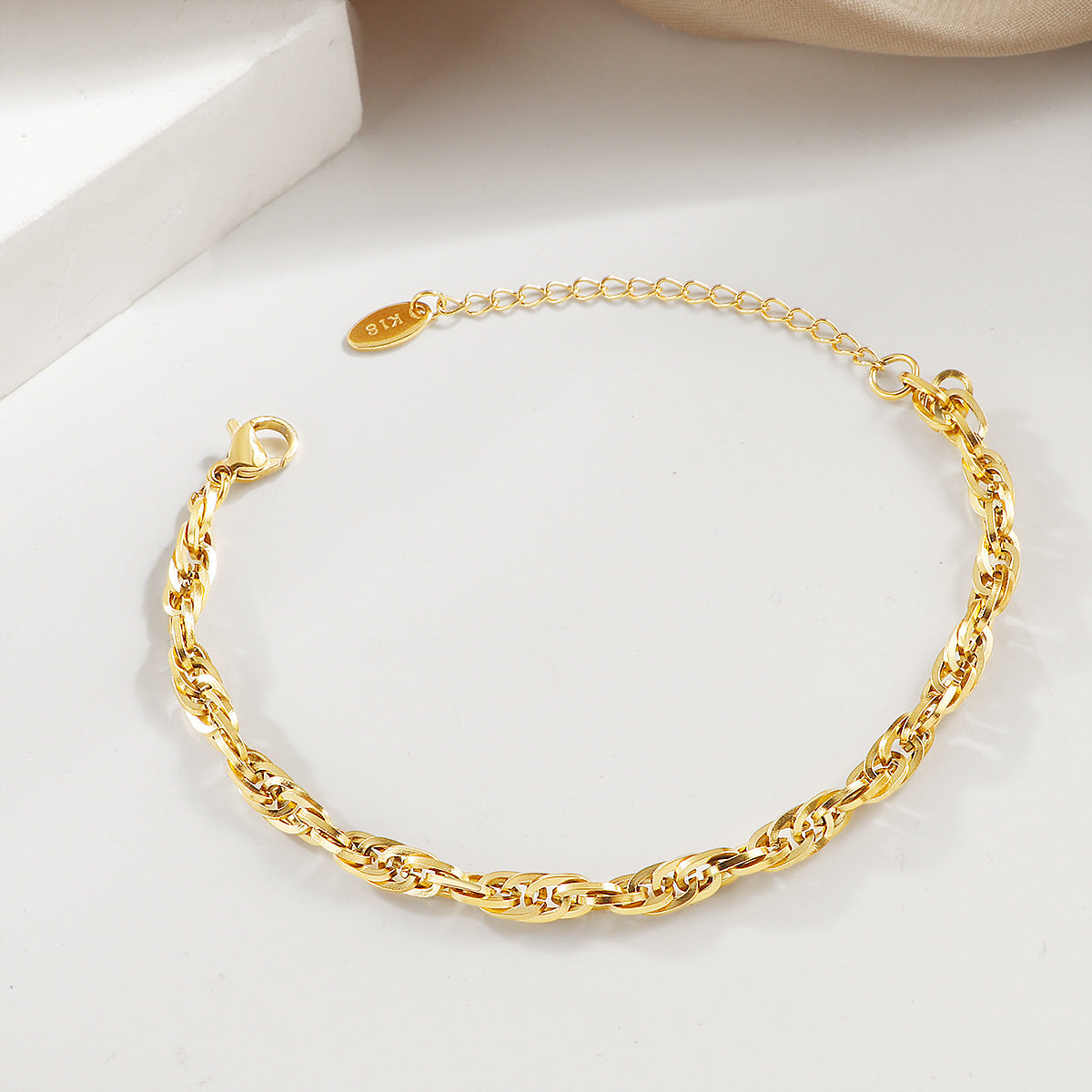 Frauen Interlocking Gold-Link Armband Shop Nory