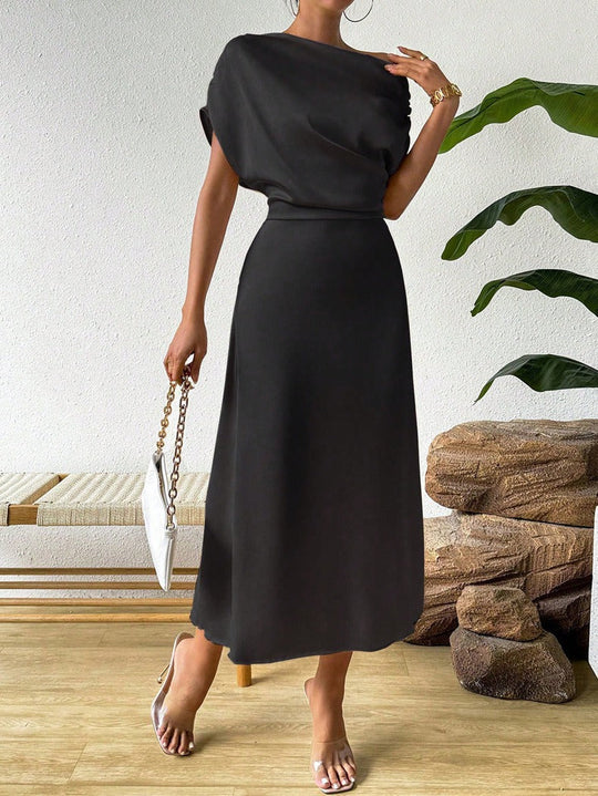 Damen Elegantes und fließendes Abendkleid mit asymmetrischem Schnitt