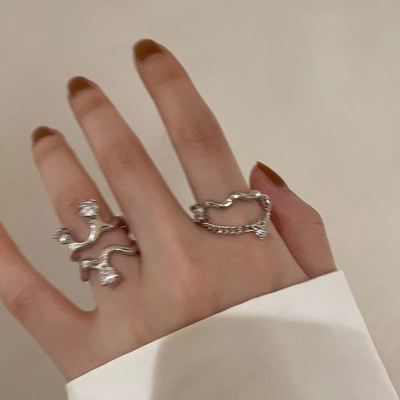 Damen Ohrstecker mit kreativem Tanzmotiv und funkelnden Zirkonia Shop Nory