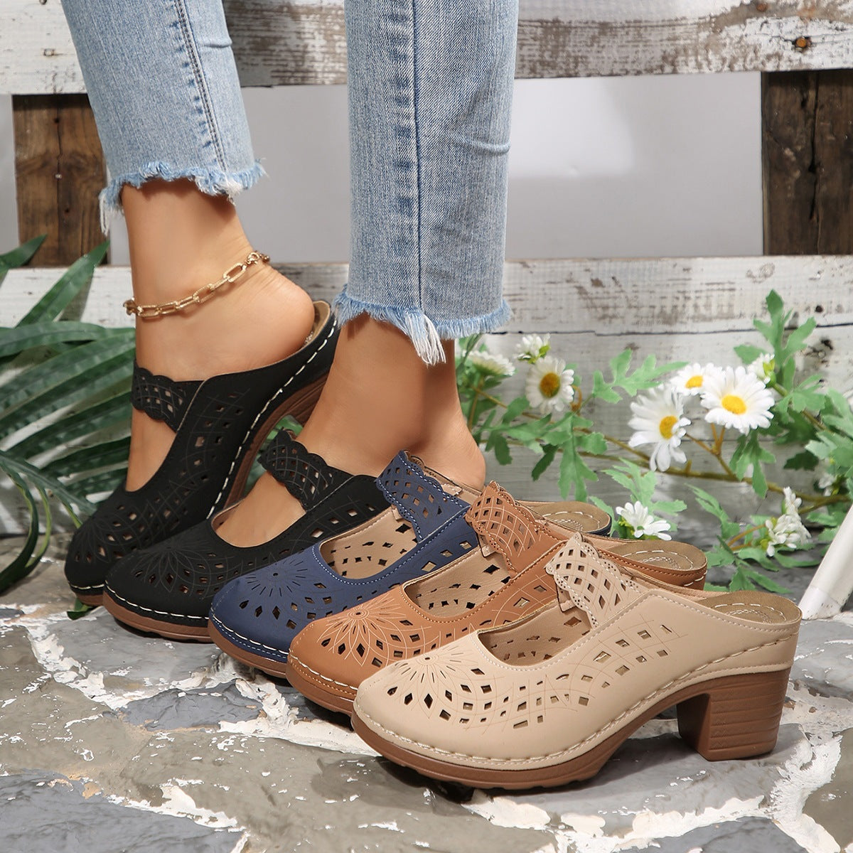 Damen Modische Clogs mit floralem Cut-Out-Design und komfortablem Blockabsatz