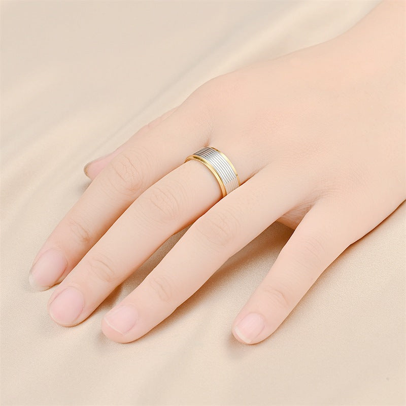 Herren Ring mit kunstvollem, geripptem Design und luxuriöser Edelstahloberfläche Shop Nory