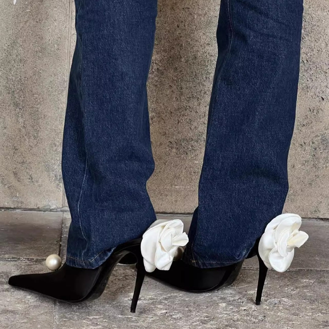 Damen Spitz zulaufende Mules mit Dekorperle, Rüschen-Fersenband und Schnürriemen Shop Nory