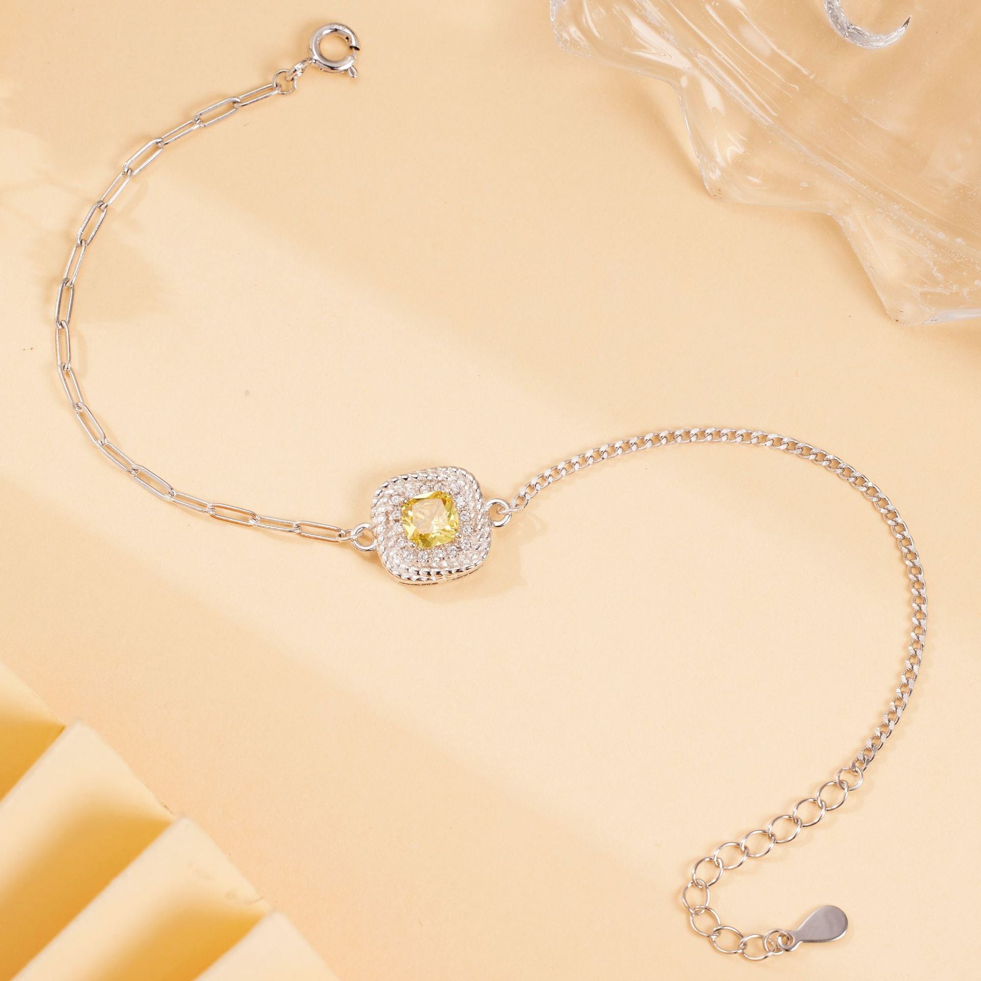 Damen elegantes Armband mit funkelndem Zirkonia-Zentrum Shop Nory