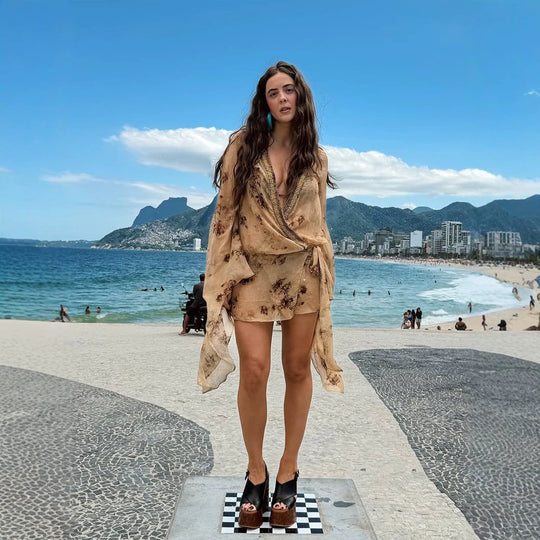 Damen Leichtes Crinkle‑Tunika‑Set mit V‑Ausschnitt, Bindegürtel und Mini‑Shorts Shop Nory