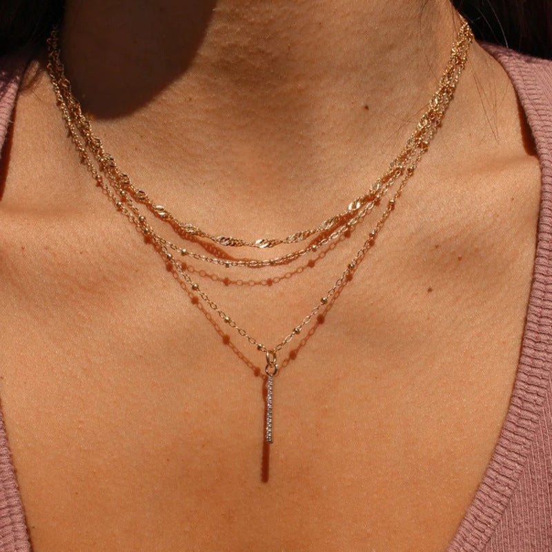 Damen mehrlagige Kette mit funkelndem Anhänger und filigranen Details Shop Nory