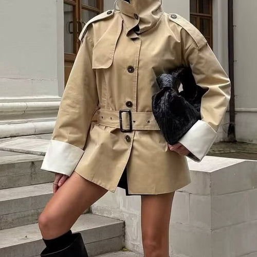 Damen Kurzer Trenchcoat mit Taillengürtel, Stehkragen und Kontrastmanschetten Shop Nory