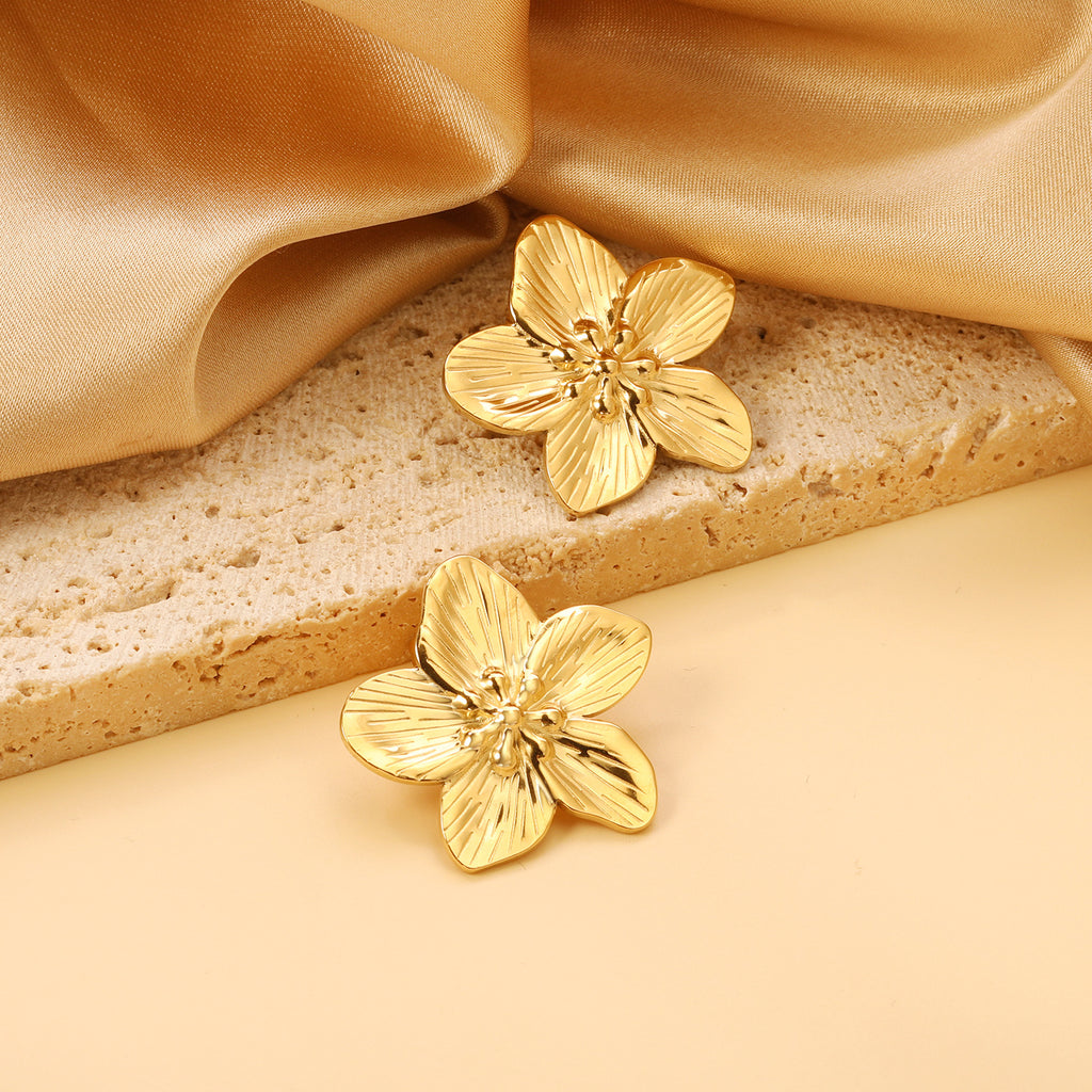 Damen Ohrstecker mit floralen Motiven aus hochwertigem Edelstahl und goldplattierter Oberfläche Shop Nory