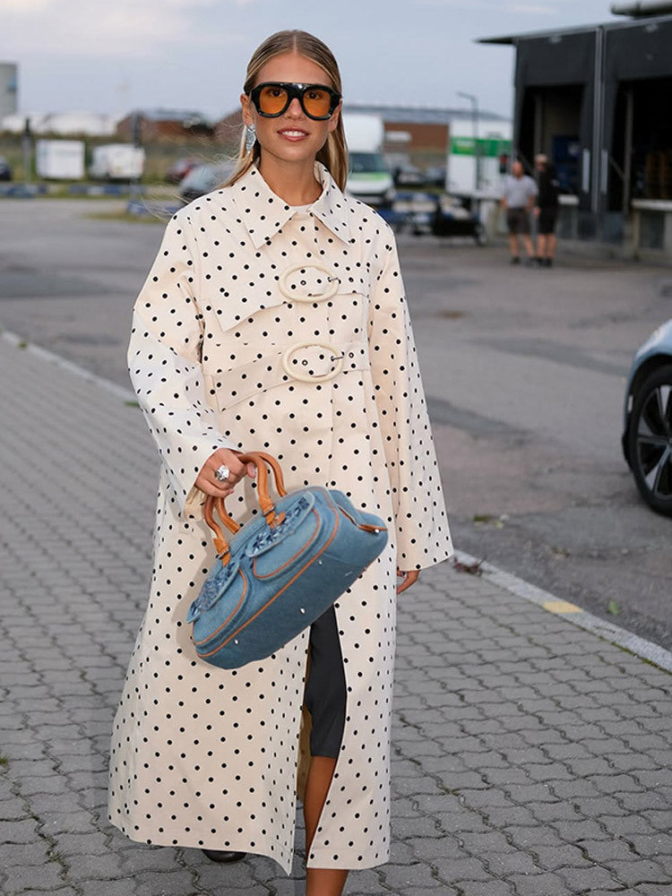 Damen Lang geschnittener gepunkteter Trenchcoat mit übergroßen Zierzungen und kastigem Schnitt Shop Nory