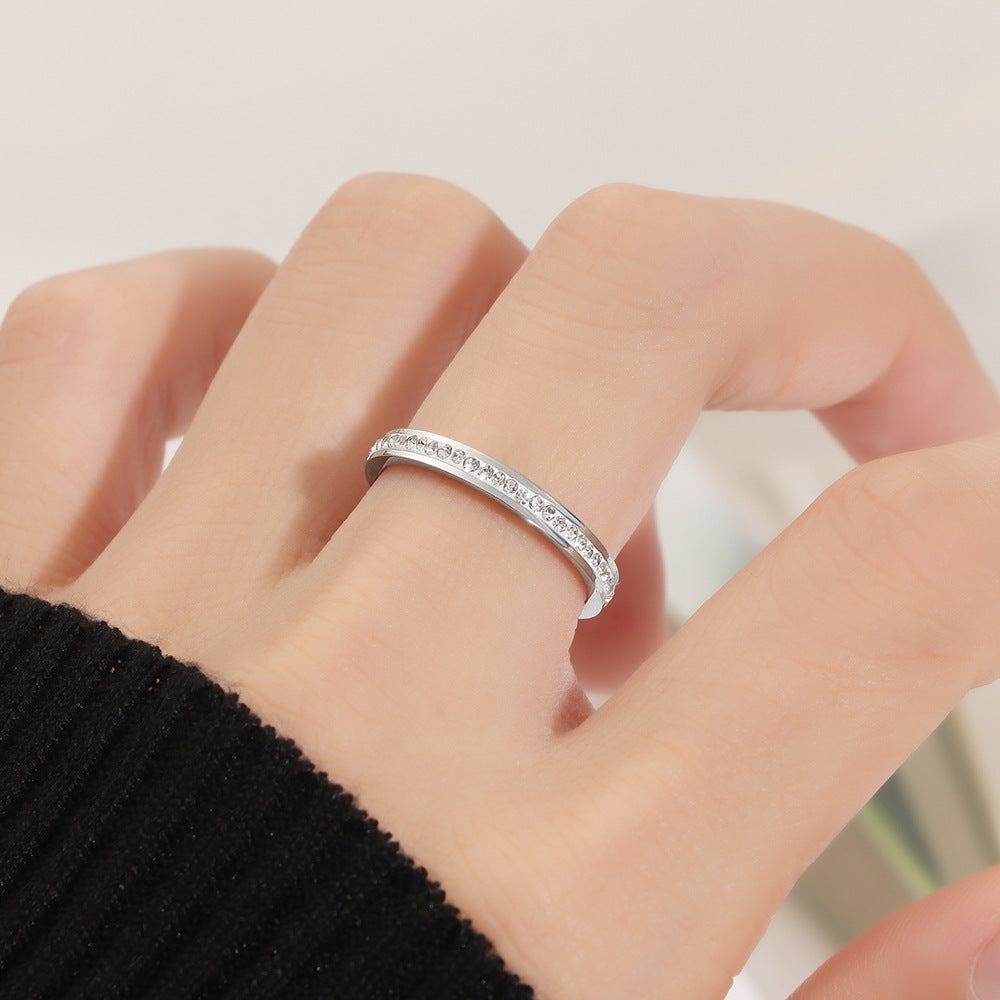 Damen klassischer Ring mit funkelnden Zirkonia-Steinen Shop Nory