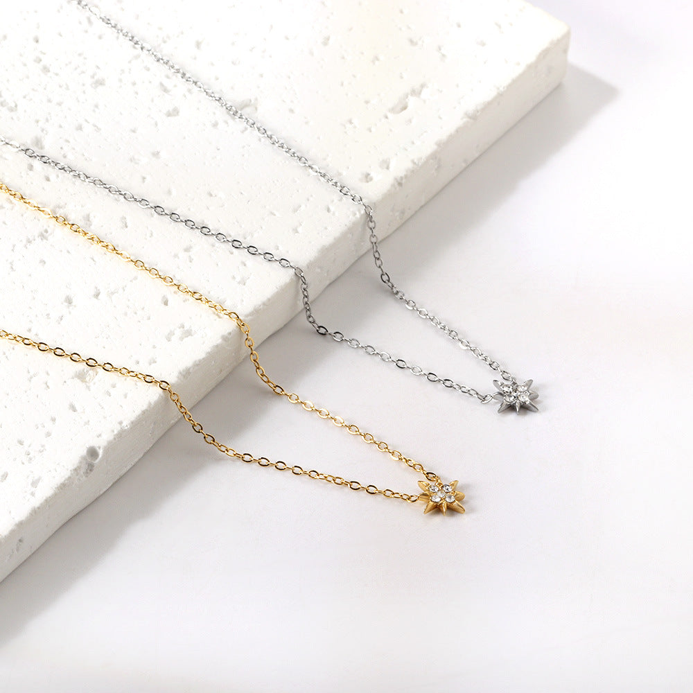 Damen Halskette mit liebevollem Herzmotiv aus goldplattiertem Edelstahl und funkelnden Zirkonia Shop Nory