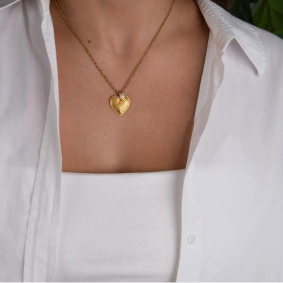Damen Halskette mit elegantem Herzanhänger aus hochwertigem Edelstahl Shop Nory