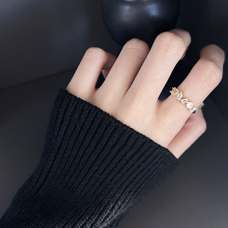 Damenring mit ovalem Kristall und minimalistischem Design Shop Nory
