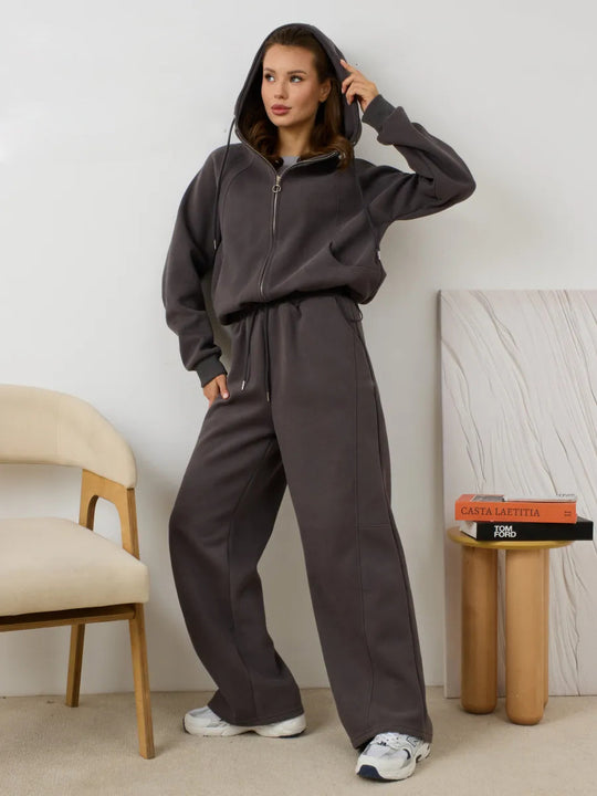 Damen Oversize-Zip-Hoodie mit Kängurutasche und hochgeschnittener Sweathose mit weiter Beinführung Set Shop Nory