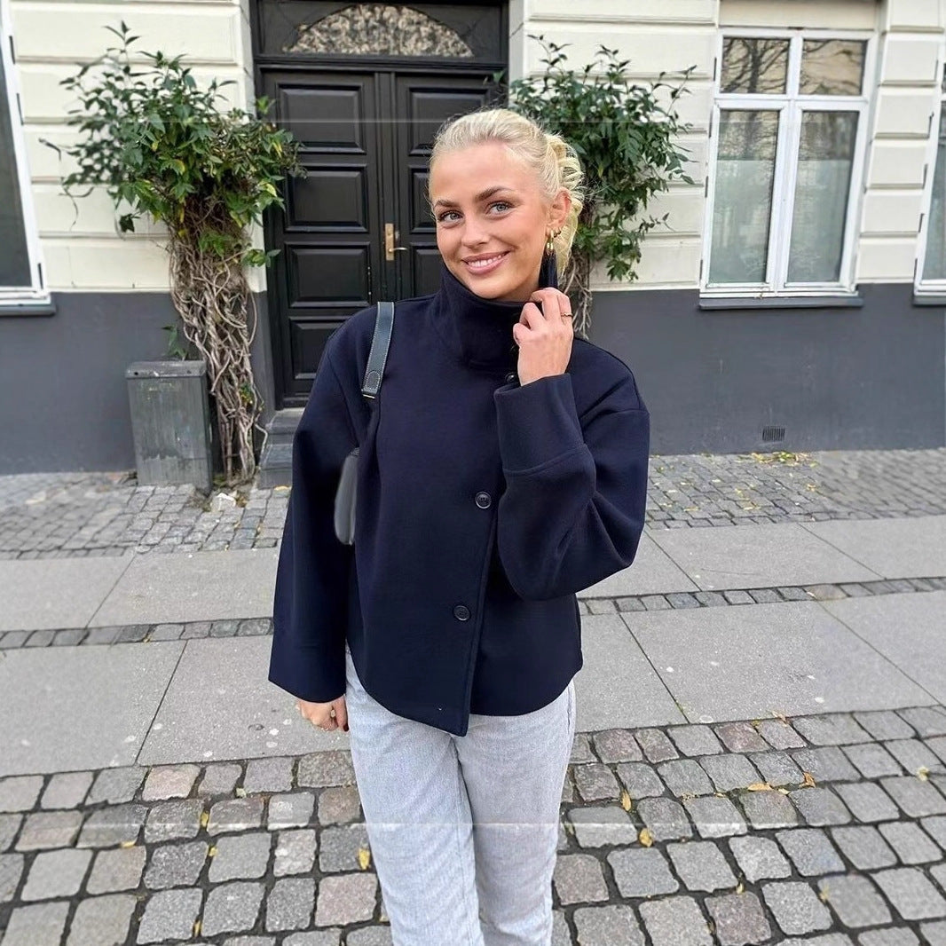 Damen Kurz geschnittene Boxy-Jacke mit Stehkragen und asymmetrischer Knopfleiste Shop Nory