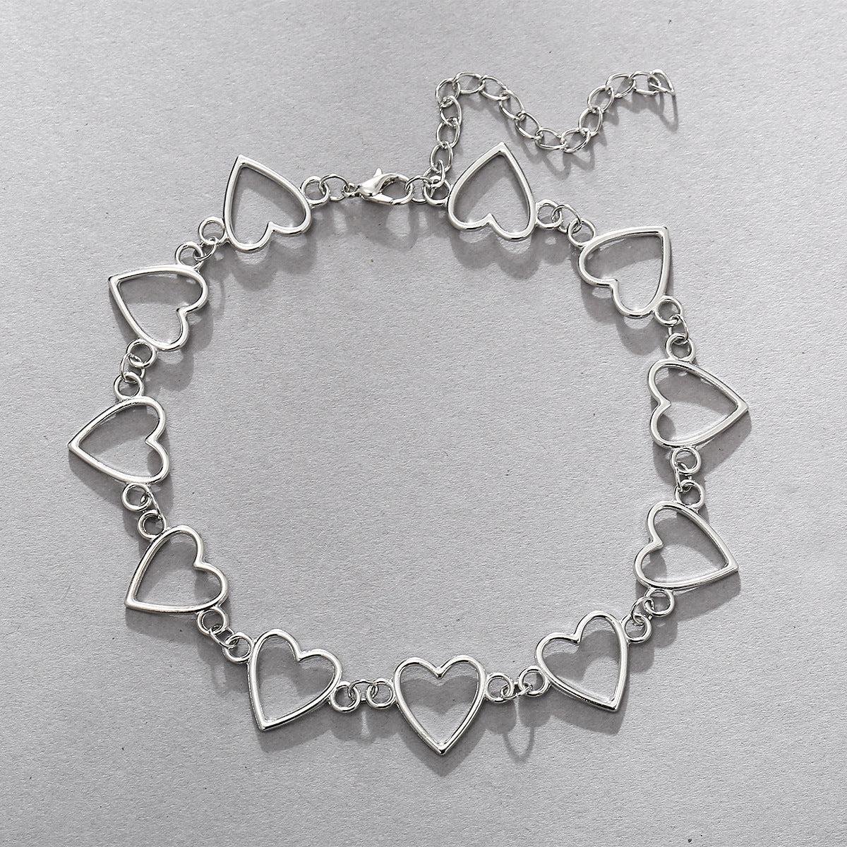 Damenarmband mit funkelnden Herzanhängern Shop Nory