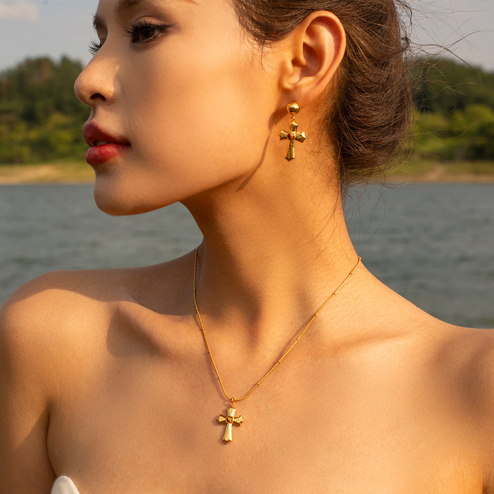 Damen Halskette mit Kreuzanhänger und hochwertigem Goldfinish Shop Nory