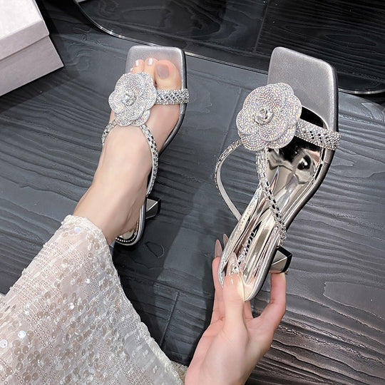 Damen Elegante Strass‑Sandale mit quadratischer Spitze, niedriger Blockabsatz und Blumenapplikation Shop Nory