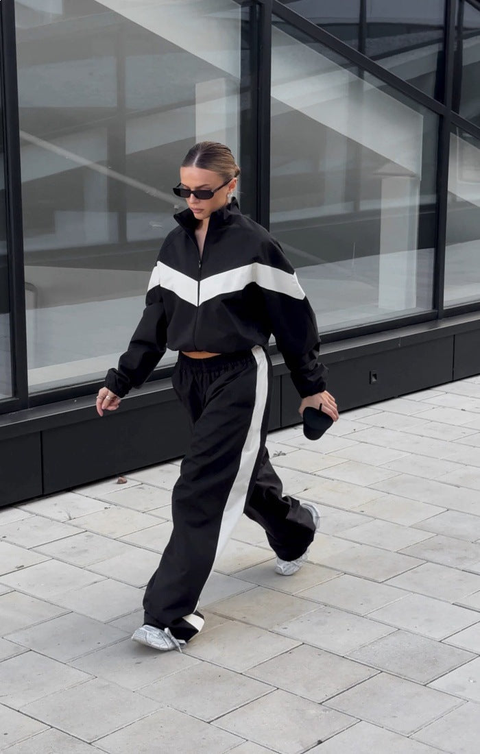 Damen Sportlicher Trainingsanzug im modernen Look Shopnory