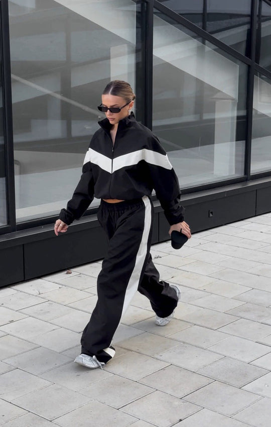 Damen Sportlicher Trainingsanzug im modernen Look Shopnory