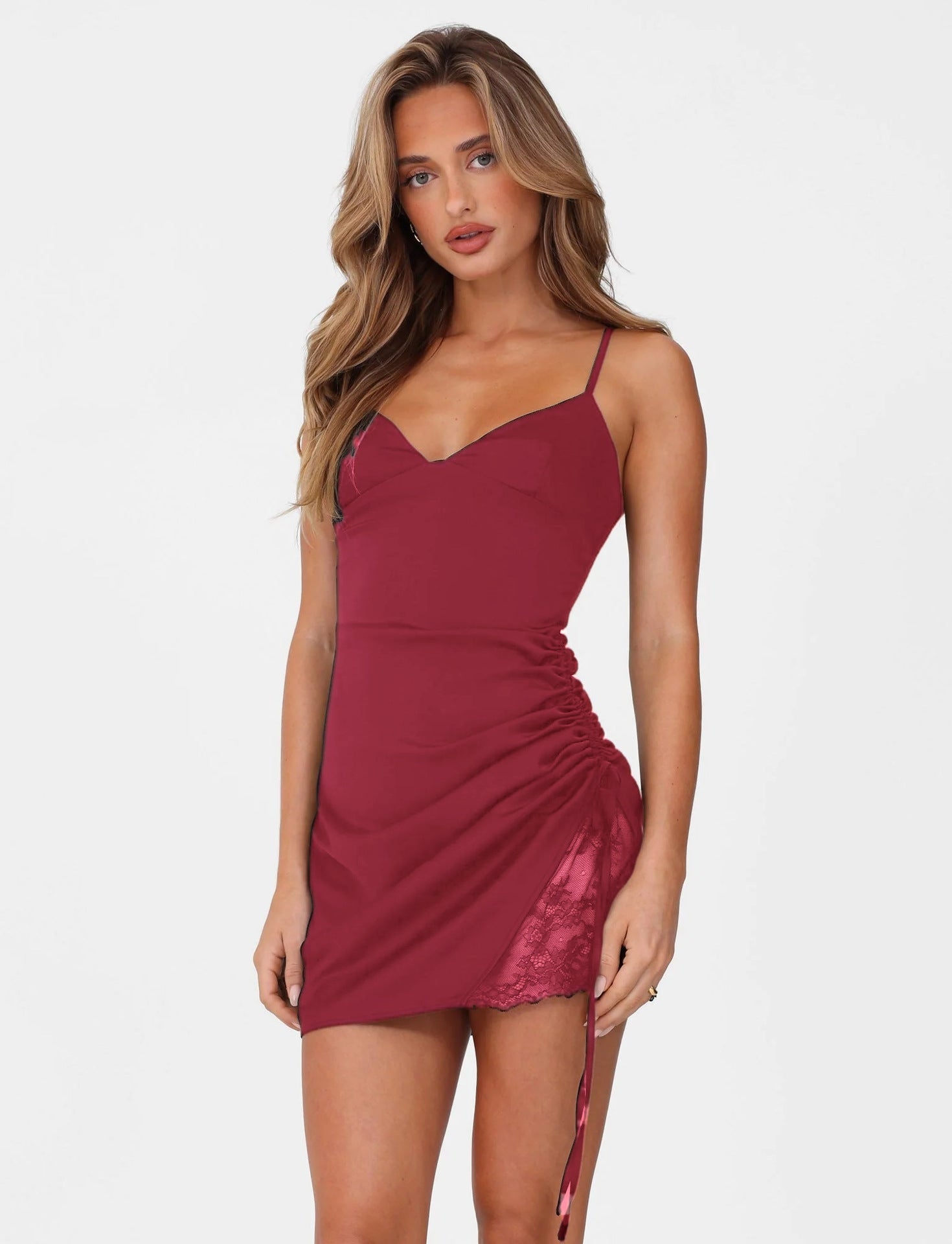 Damen Minikleid mit raffinierten Rüschendetails und verführerischem Spitzenansatz