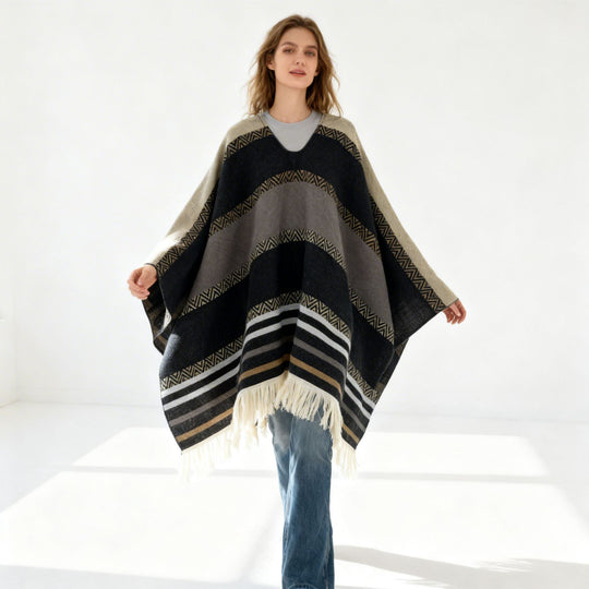 Damen Oversize Poncho-Cape mit V-Ausschnitt und Fransensaum Shop Nory