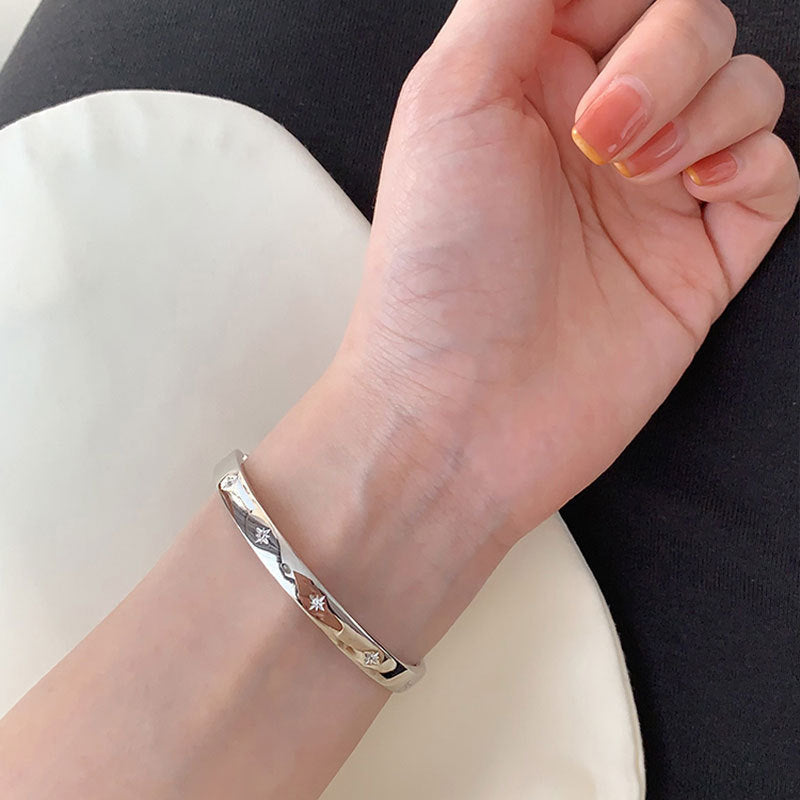 Damenarmreif mit funkelnden Zirkonia-Details Shop Nory