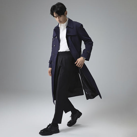 Herren Moderner Tech-Trenchcoat mit Doppelreihiger Knopfleiste, Bindegürtel und dezenten Ringdetails Shop Nory
