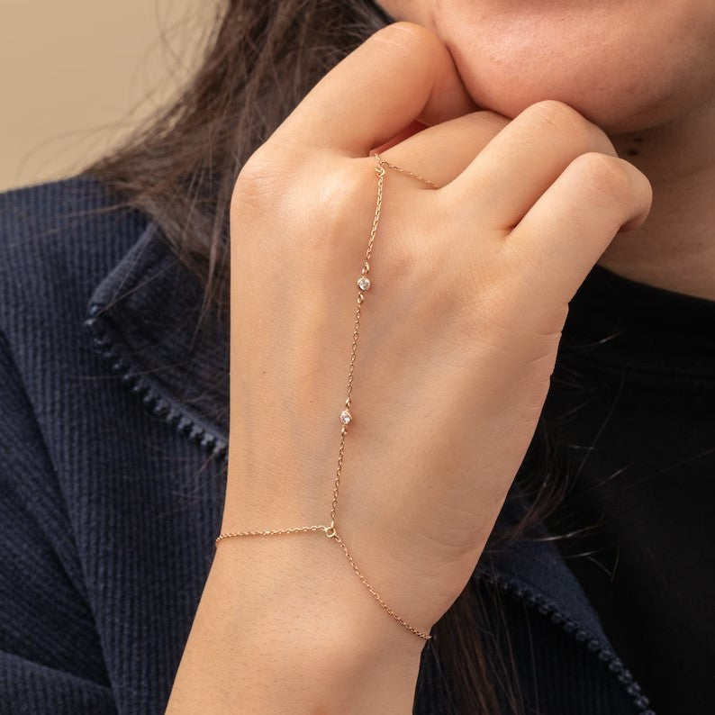 Damen Armband mit funkelnden Kristall-Elementen und eleganter Gliederstruktur Shop Nory
