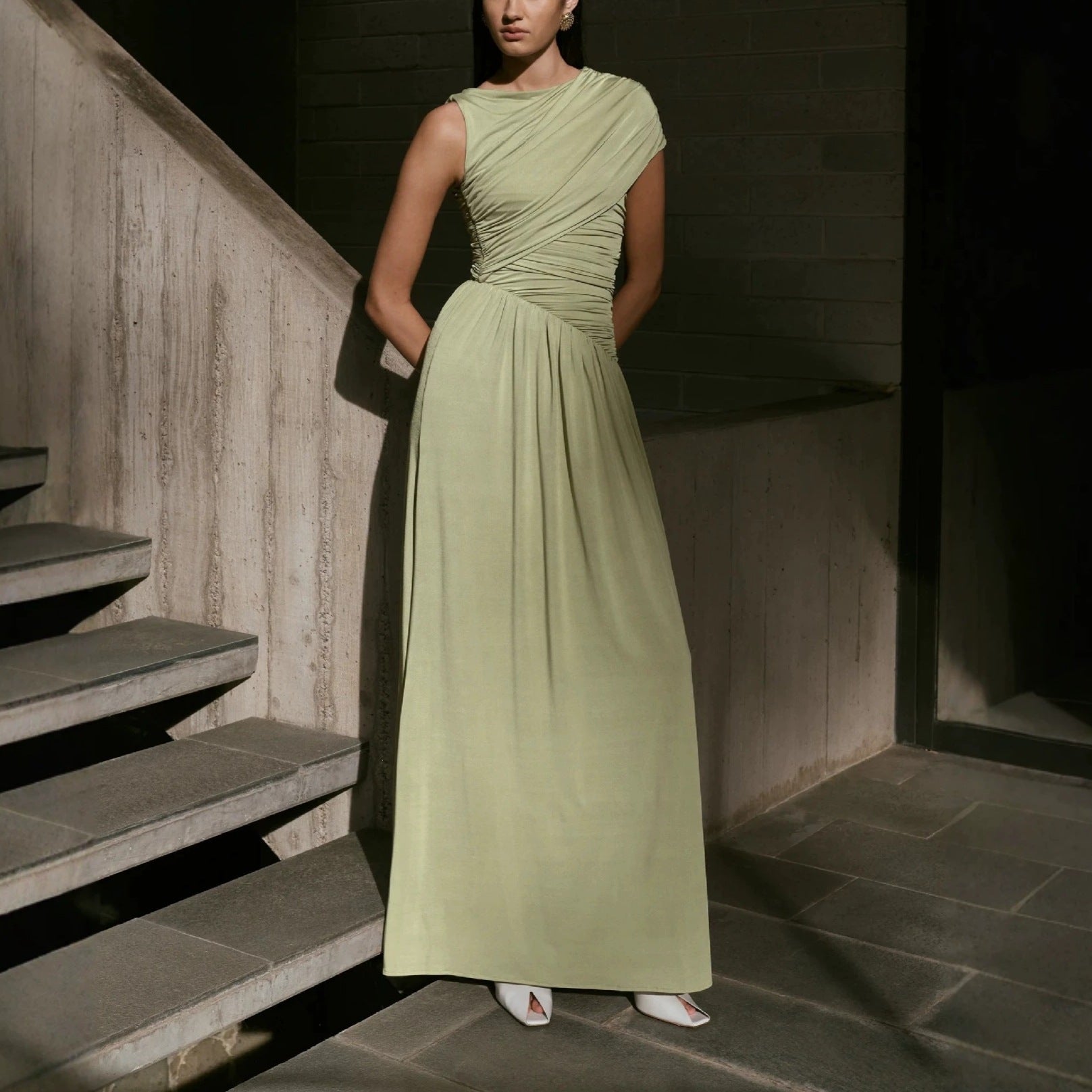 Damen Elegantes Abendkleid mit asymmetrischen Rüschendetails
