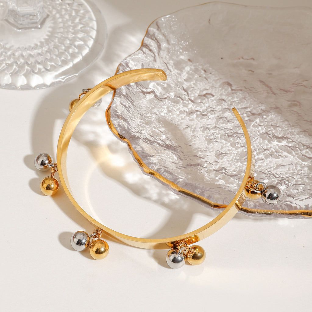 Damen Armreif mit eleganten Kugelanhängern aus hypoallergenem Edelstahl Shop Nory