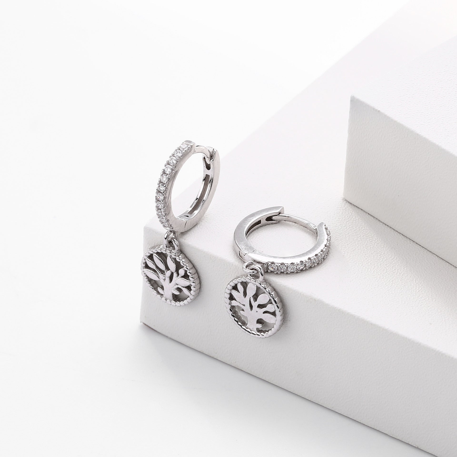 Damen Ohrhänger mit filigranem Baum-Motiv aus 925 Sterling Silber und funkelnden Zirkonia Shop Nory