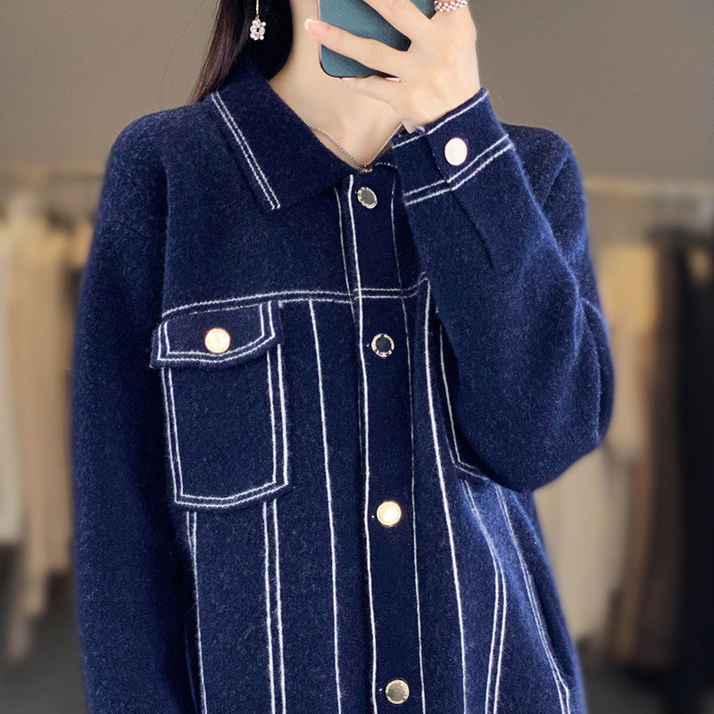 Damen Oversize-Strickjacke im Jeansjacken‑Look mit kontrastierenden Nahtdetails und Brusttasche Shop Nory