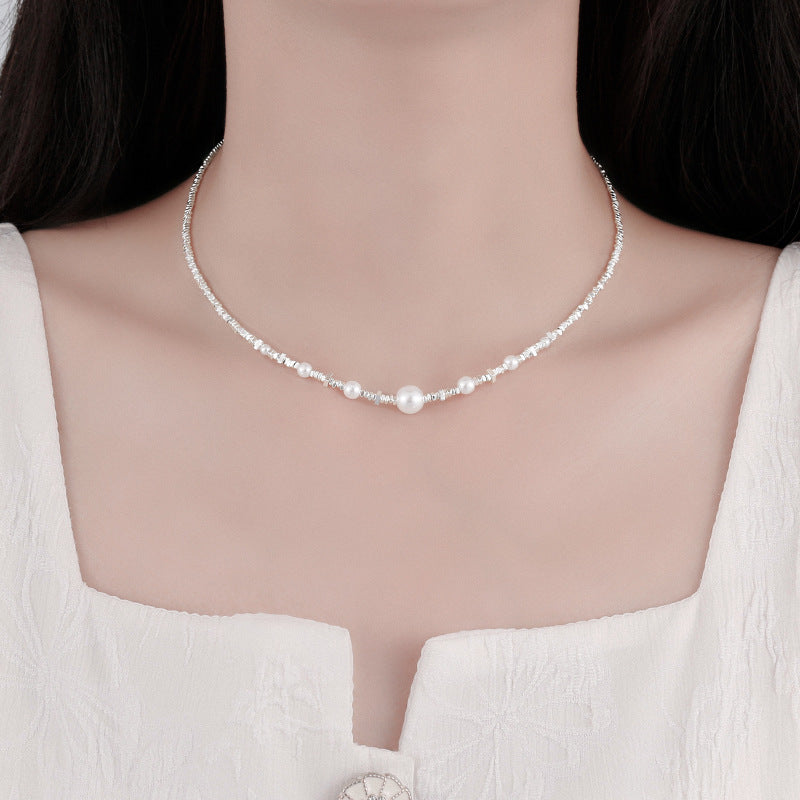 Damen Halskette mit edlen Perlen und stilvollen geometrischen Akzenten Shop Nory