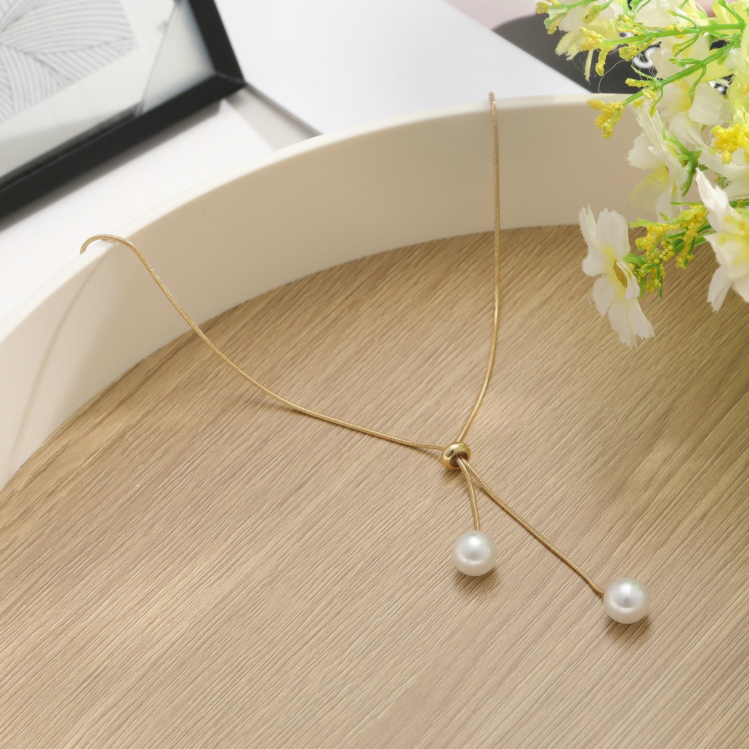 Damen elegante Halskette mit schimmernden Perlen und flexibler Kettenverstellung Shop Nory