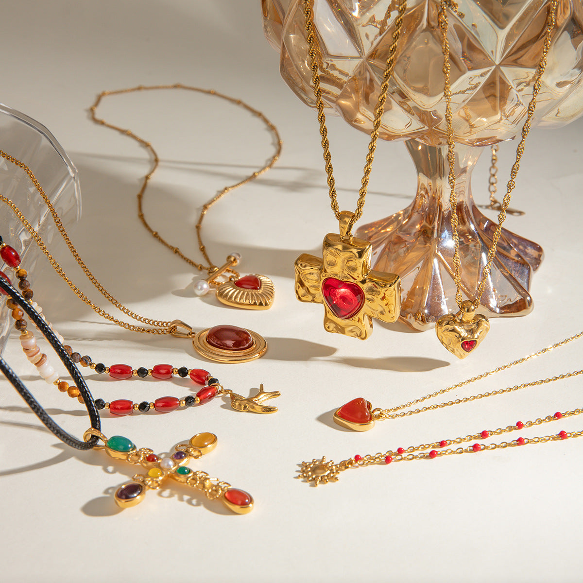 Damen Halskette mit herzförmigem Anhänger aus hypoallergenem Edelstahl und klassischem Kreuzdesign Shop Nory